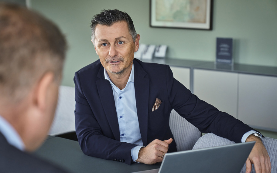 Jens Højmark til møde 