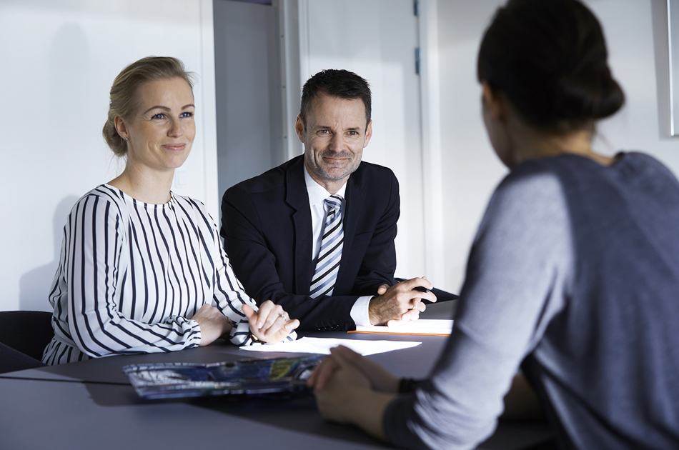 To advokater i kundemøde